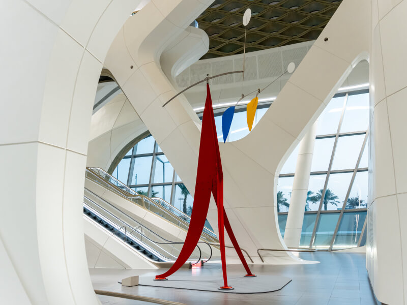 في قطار الرياض… يتحوّل التنقّل إلى تجربة فنية أيقونية